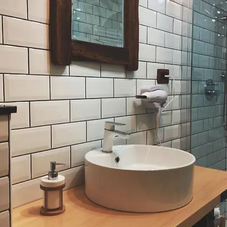 Center Tesla I & Ii * Rijeka